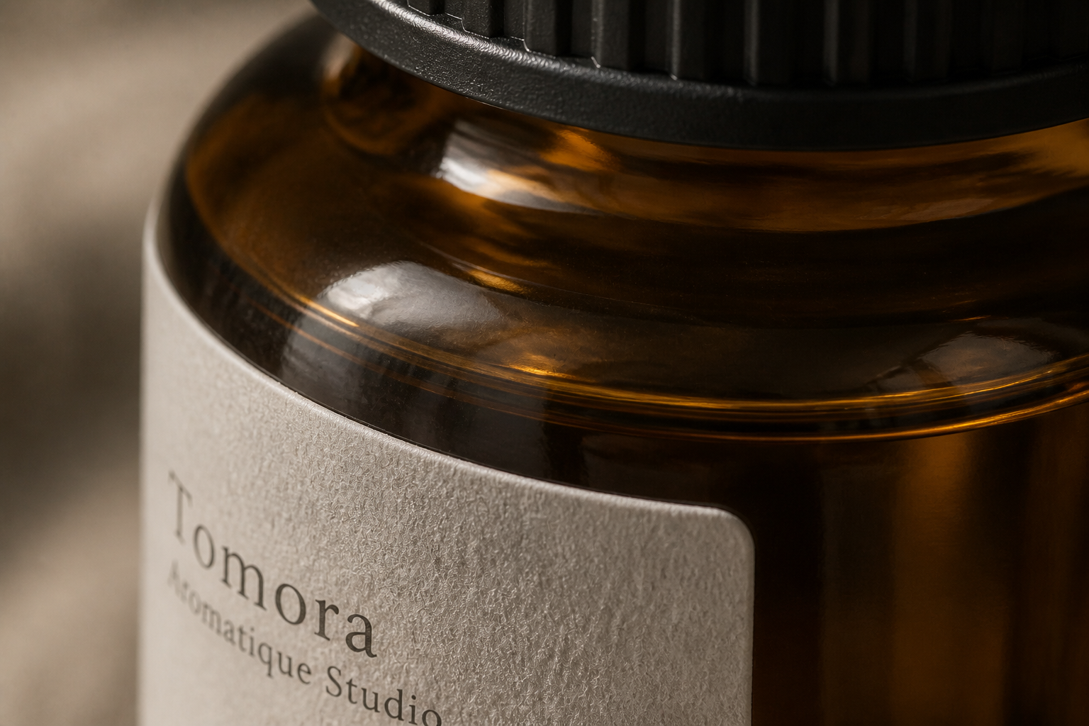 Tomora Aromatique Studio 07 label paper glass macro